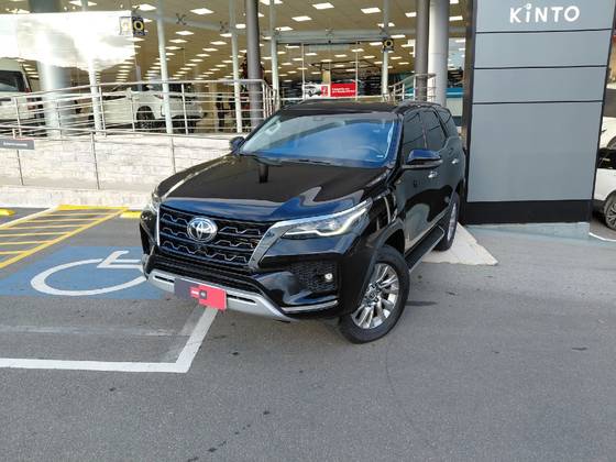 TOYOTA HILUX SW4 2.8 D-4D TURBO DIESEL SRX 7L 4X4 AUTOMÁTICO